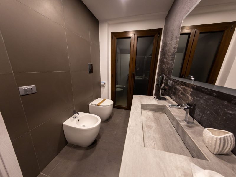 Bagno della camera matrimoniale superior, River Hotel 2